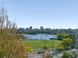705-388 Drake St Vancouver, BC V6B 6A8