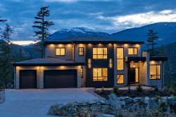 9289 Stellar's Way Whistler, BC V8E 1M1