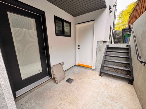 B2-8633 12 Avenue , Burnaby, BC V3N 2M1 2