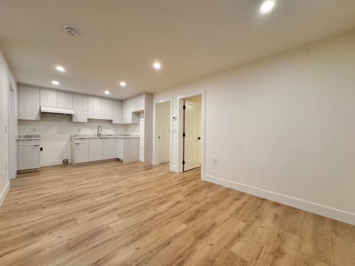 B2-8633 12 Avenue , Burnaby, BC V3N 2M1 5