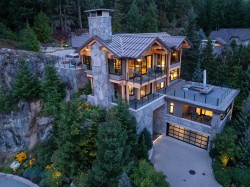 7465 Treetop Lane Whistler, BC V8E 0E9