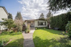 1119 Cloverley Street North Vancouver, BC V7L 1N7