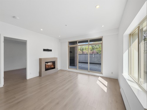 204-1273 Marine Drive  North Vancouver, BC V7P 1T3