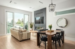 3-215 21st Street ENorth Vancouver, BC V7L 3B7
