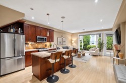 1620 St. Andrews Avenue North Vancouver, BC V7L 3L6