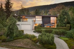 1015 Eyremount Drive West Vancouver, BC V7S 2B4