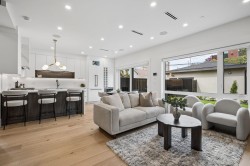2-4549 11th Avenue WVancouver, BC V6R 2M5