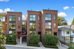 3431 Porter Street Vancouver, BC V5N 4H2