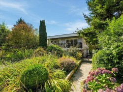 6-137 5th Street ENorth Vancouver, BC V7L 1L3