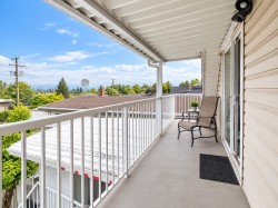 Top-4265 Slocan Street Vancouver, BC V5R 1Z2