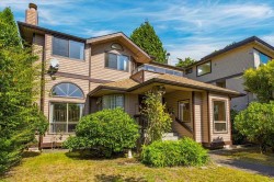 1523 Lawson Avenue West Vancouver, BC V7V 2C8