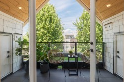 2066 1st Avenue E Vancouver, BC V5N 1B5