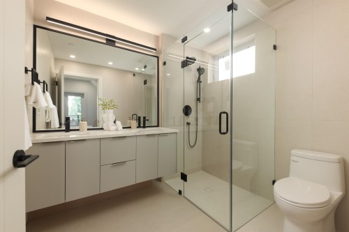 2066 1St Avenue E, Vancouver, BC 