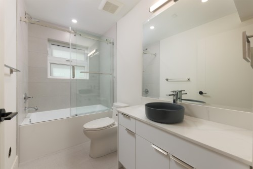 2066 1St Avenue E, Vancouver, BC 