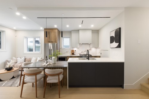 2066 1St Avenue E, Vancouver, BC 