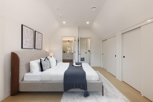 2068 1St Avenue E, Vancouver, BC 