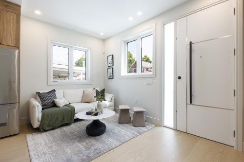 2068 1St Avenue E, Vancouver, BC 