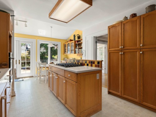 4234 9Th Avenue W, Vancouver, BC 