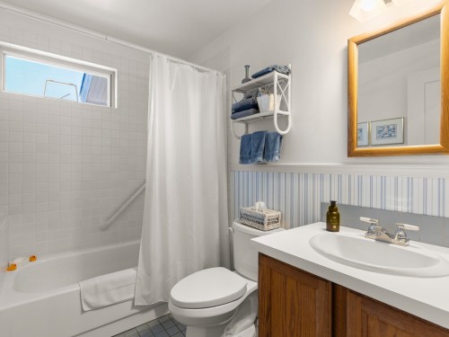 4234 9Th Avenue W, Vancouver, BC 