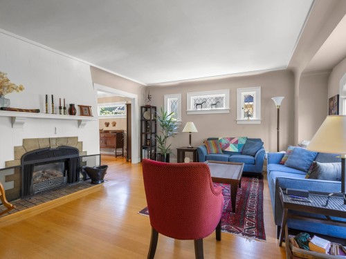 4234 9Th Avenue W, Vancouver, BC 