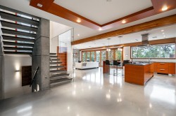 7317 Barnet Road Burnaby, BC V5A 1E5