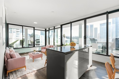 303-4488 Juneau Street , Burnaby, BC V5C 0M4 3