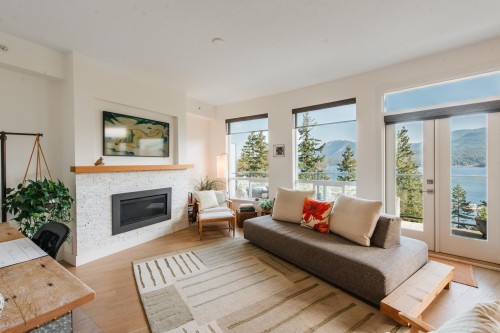 302-5780 Marine Way  Sechelt, BC V7Z 0L8