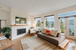 302-5780 Marine Way Sechelt, BC V7Z 0L8