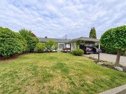 1374 Sowden Street North Vancouver, BC V7P 1L8