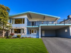6096 Service Street Burnaby, BC V5H 1V8
