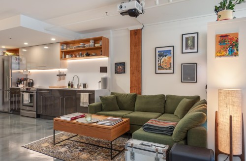 L2-2556 Hastings Street E Vancouver, BC V5K 1Z3