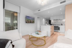 1902-1500 Fern Street North Vancouver, BC V7J 0E6