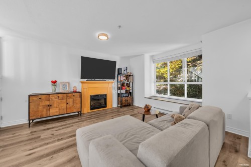 10-7128 Stride Avenue  Burnaby, BC V3N 1T5