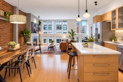 401-1072 Hamilton Street Vancouver, BC V6B 2R9
