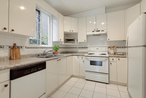 1970 6Th Avenue E, Vancouver, BC 