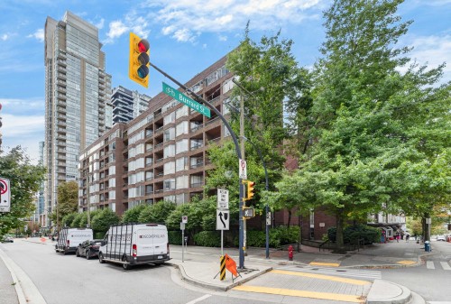 313-950 Drake Street  Vancouver, BC V6Z 2B9
