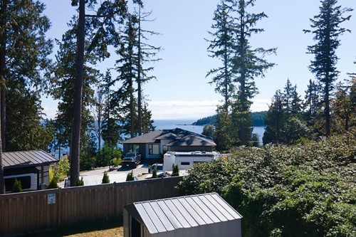6173 Bligh Road  Sechelt, BC V7Z 0M1
