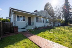 7720-7722 Graham Avenue Burnaby, BC V3N 1V4