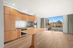 60X-1568 Alberni Street Vancouver, BC V6G 0E3