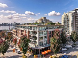 414-105 2nd Street WNorth Vancouver, BC V7M 0E3