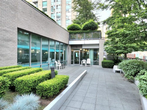 702-928 Richards Street , Vancouver, BC V6B 3C1 2