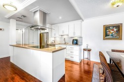 306-2020 Fullerton Avenue North Vancouver, BC V7P 3G3