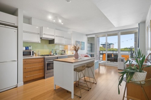 709-718 Main Street  Vancouver, BC V6A 0B1