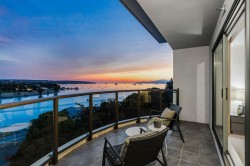 901-1233 Beach Avenue Vancouver, BC V6E 1V4