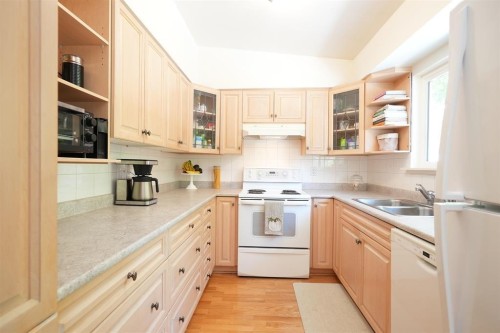 646 Windsor Road E, North Vancouver, BC 