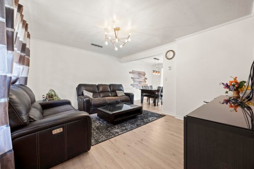 300 Tenth Avenue , New Westminster, BC V5G 4L7 2