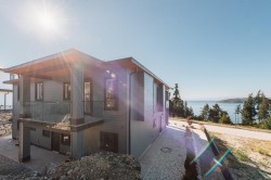 5972/74 Barnacle Street Sechelt, BC V7Z 0V4