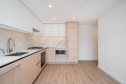 3807-2135 Springer Avenue, Burnaby, BC 