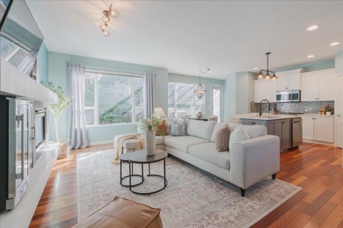 24330 100b Avenue  Maple Ridge, BC V2W 1X3