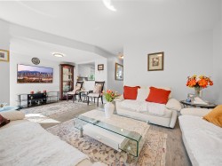 8-815 Tobruck Avenue North Vancouver, BC V7P 1V9